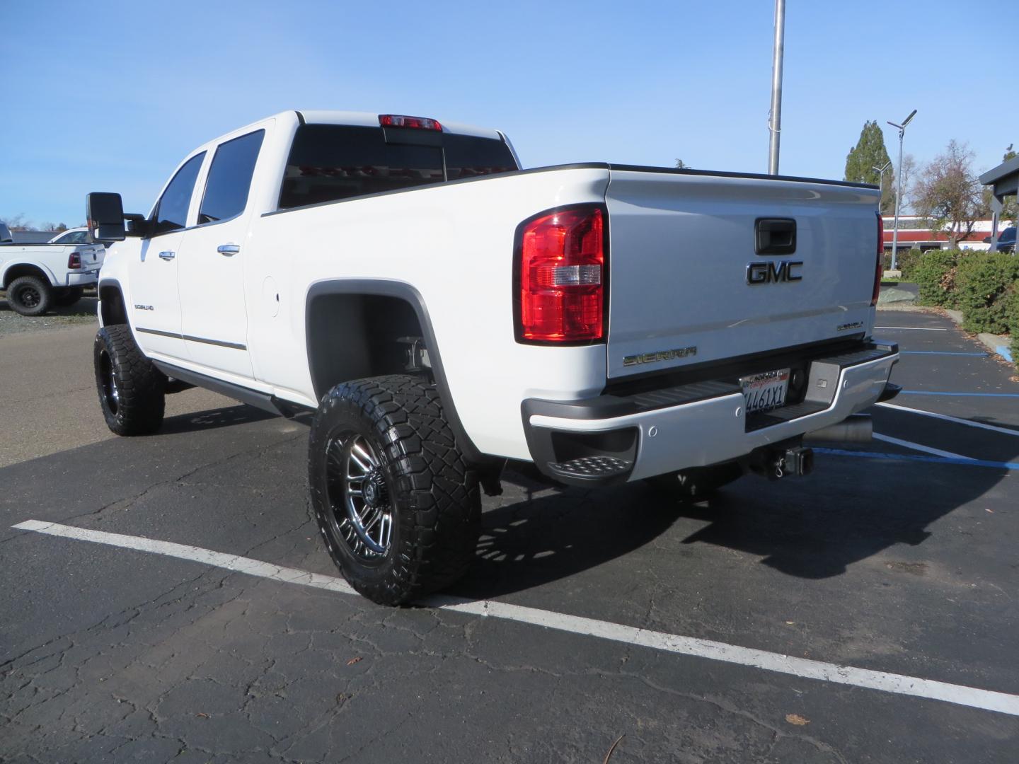 2015 White GMC Sierra 2500 HD Crew Cab Denali (1GT120E88FF) with an V8 Turbo Dsl 6.6L engine, Auto 6-Spd Allison OD transmission, located at 2630 Grass Valley Highway, Auburn, CA, 95603, (530) 508-5100, 38.937893, -121.095482 - 2015 GMC Denali 2500 6.6L Duramax Diesel. Cognito 4-6" lift kit, Cognito traction bars, Cognito idler and pitman support, Kryptonite upper control arms, Fox remote reservoir shocks, Amp power steps, Fuel Offroad wheels, Nitto Ridge Grappler tires, Alpine Stereo Firestone ride rite air bags, Transfer - Photo#6